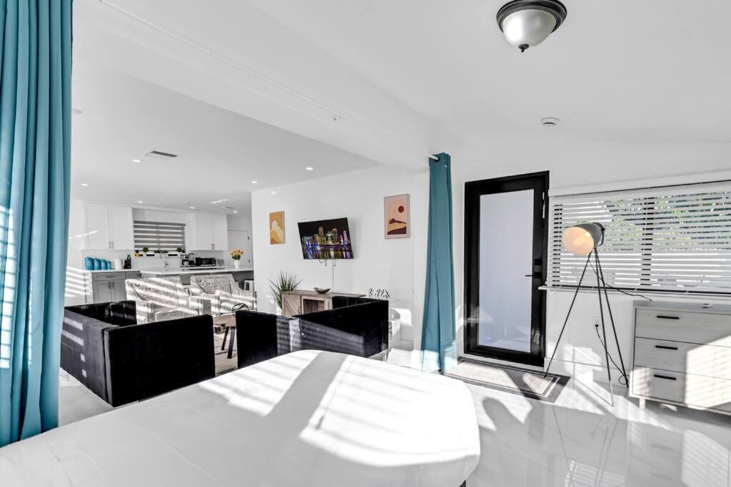 Modern Home, Heated Pool Hot-tub, 12min To Ocean Pousada